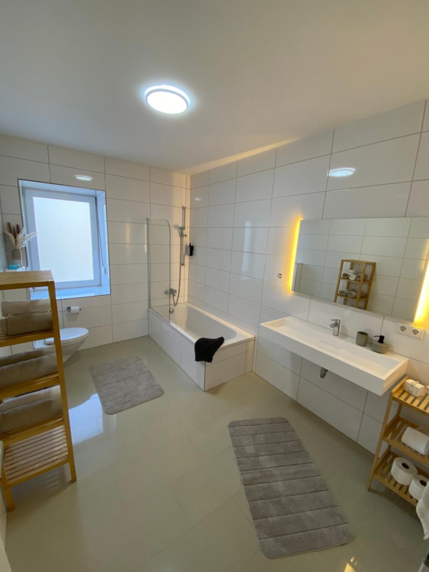Sleep Well Apartments Detmold - Tempur Beds- Neu - Top Lage - Free Parking - Wifi מראה חיצוני תמונה